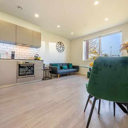 Luxury 1 Bedroom Serviced Apartment With Roof Terrace & Gym Stevenage Kültér fotó