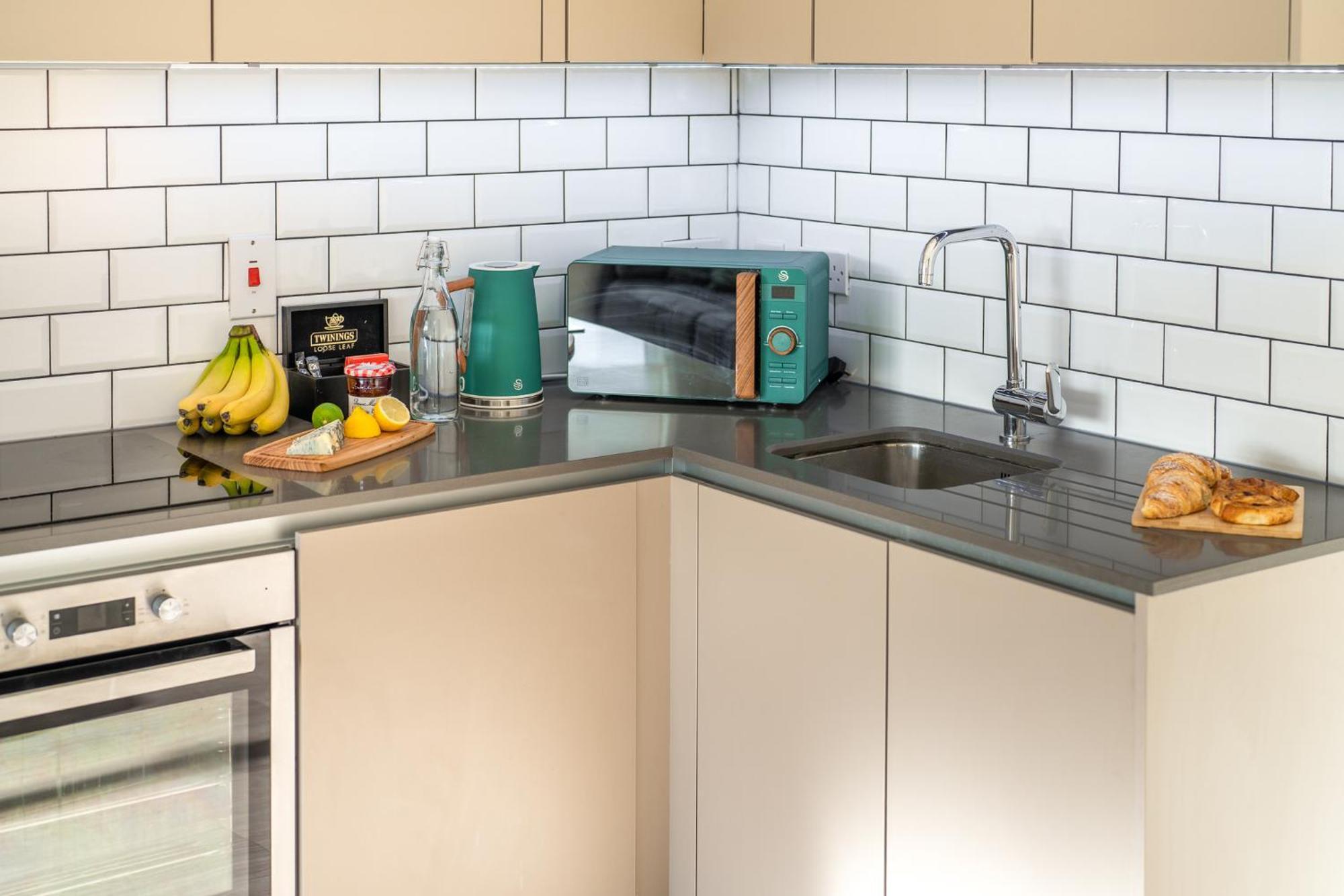 Luxury 1 Bedroom Serviced Apartment With Roof Terrace & Gym Stevenage Kültér fotó