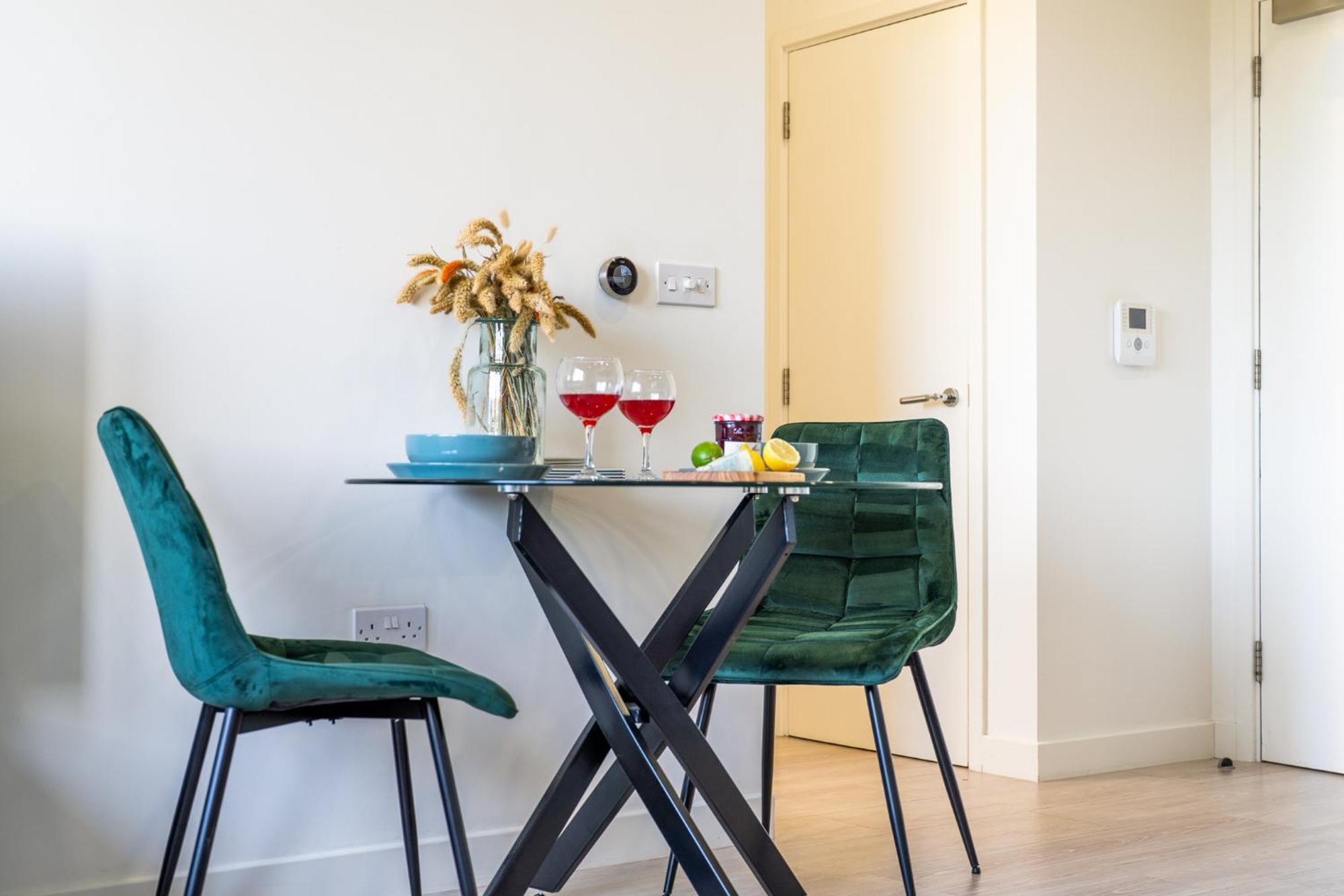 Luxury 1 Bedroom Serviced Apartment With Roof Terrace & Gym Stevenage Kültér fotó
