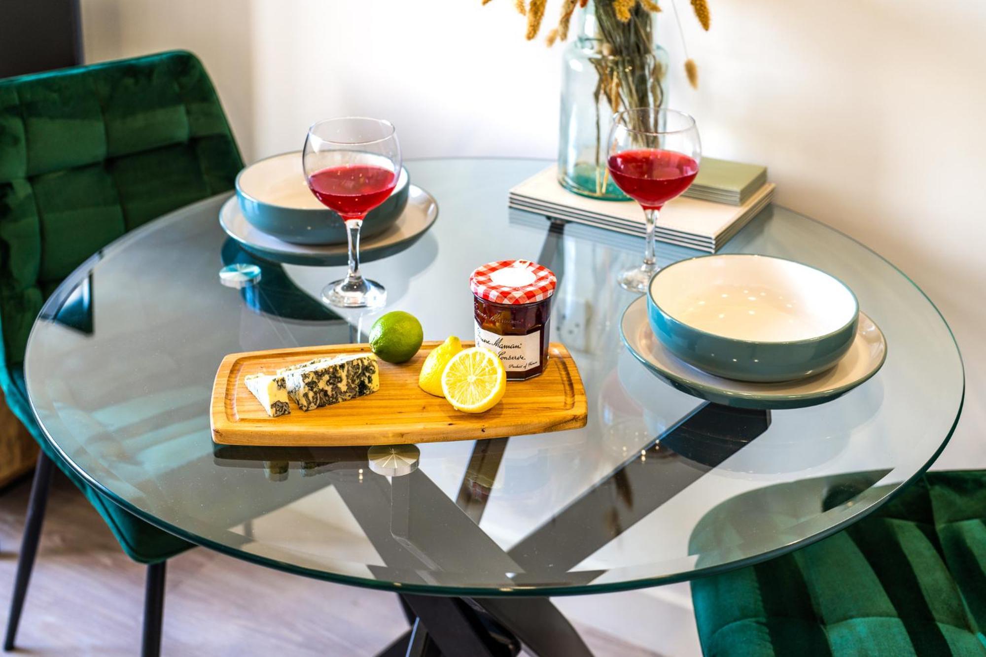 Luxury 1 Bedroom Serviced Apartment With Roof Terrace & Gym Stevenage Kültér fotó