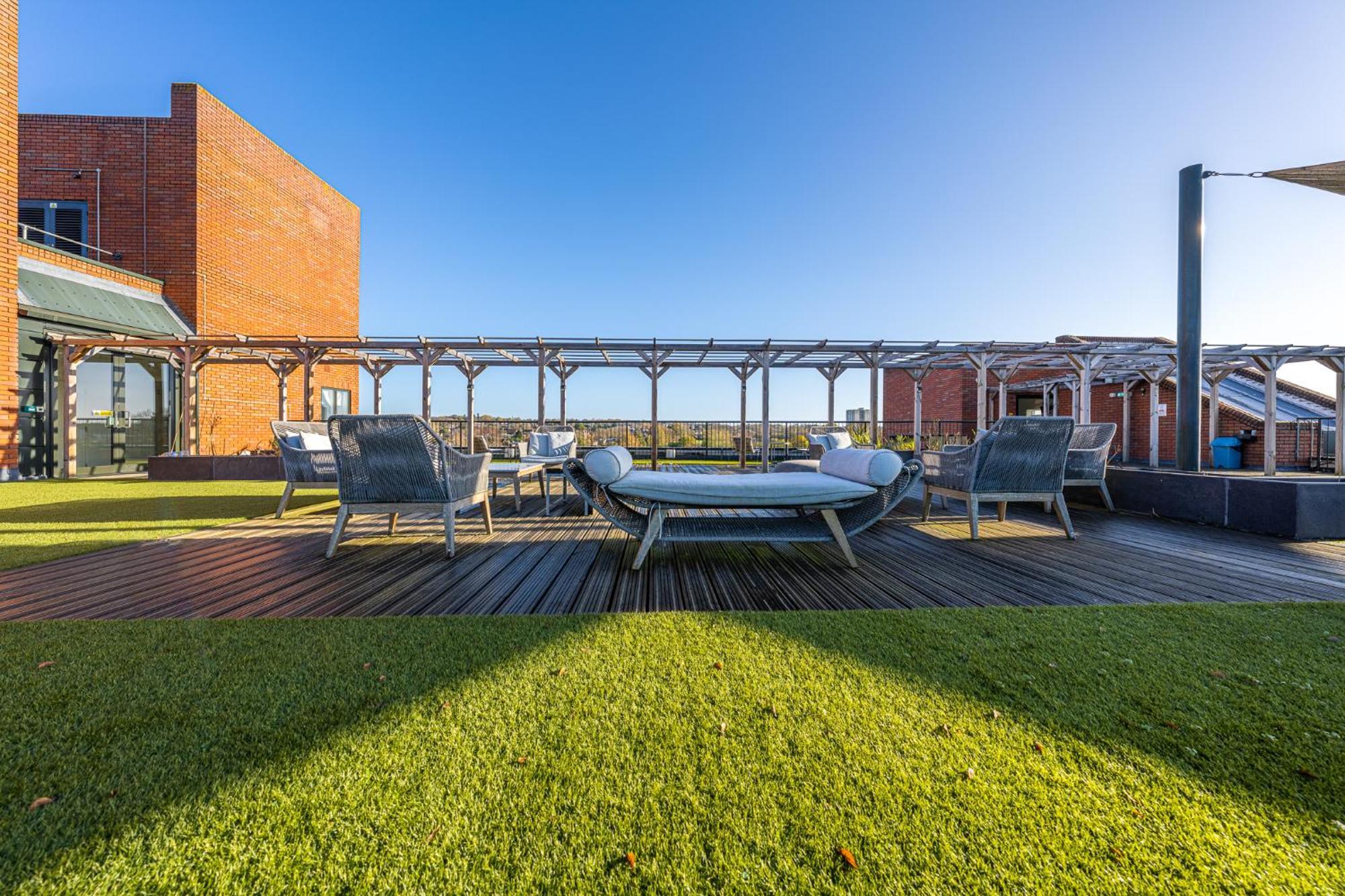 Luxury 1 Bedroom Serviced Apartment With Roof Terrace & Gym Stevenage Kültér fotó